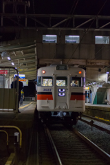 祭りの夜の駅