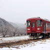 雪の中の単線
