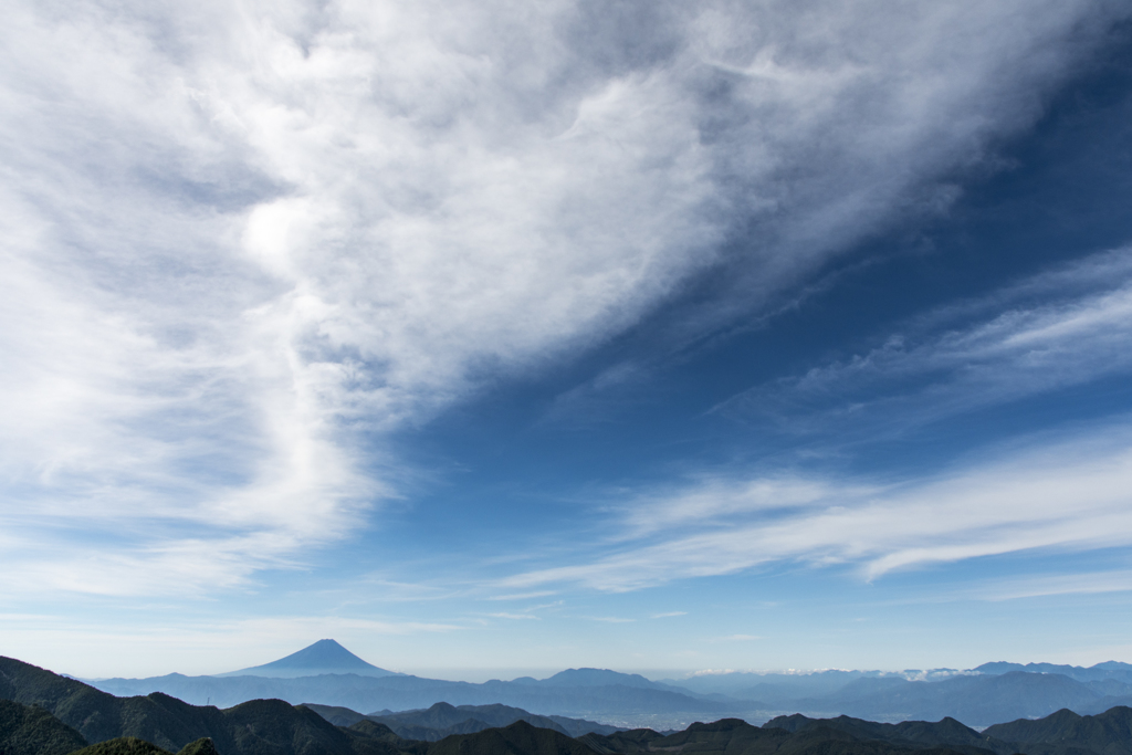 お山の空は秋模様
