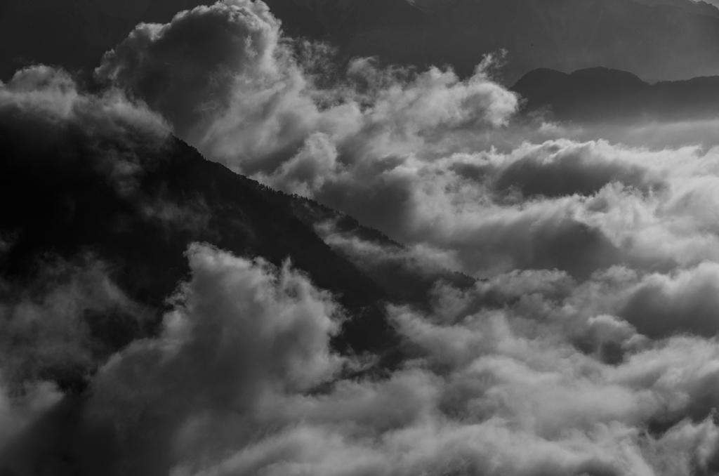 雲湧く