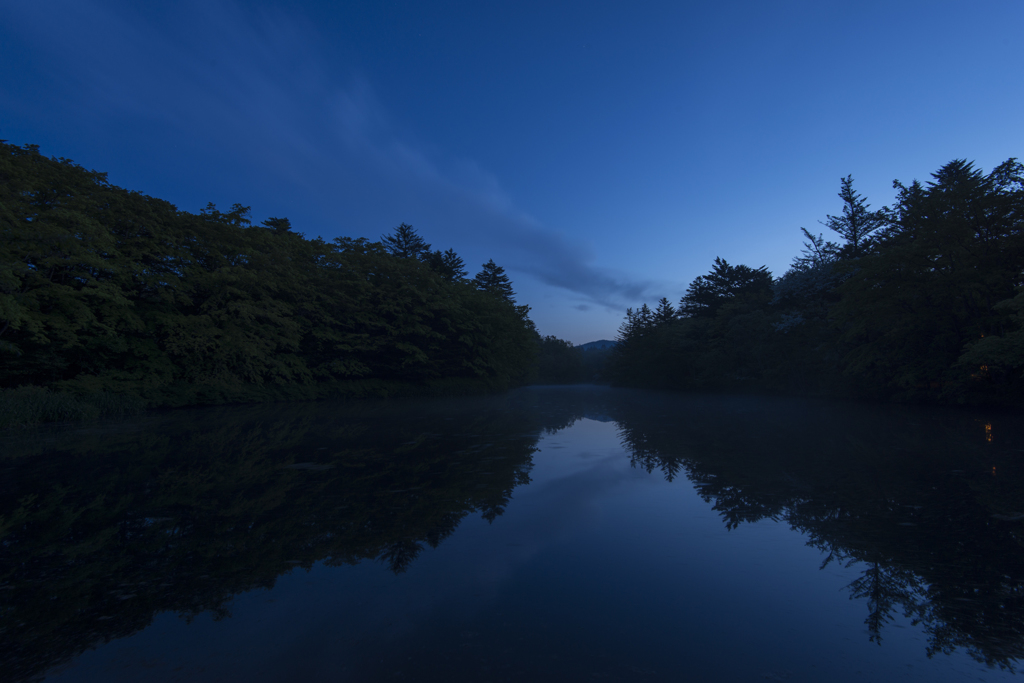 雲場池の夜明け
