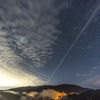 夜の飛行機雲