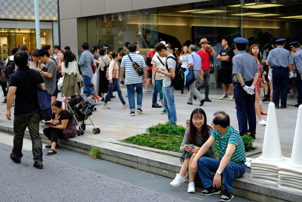 銀座アップルストア前にて