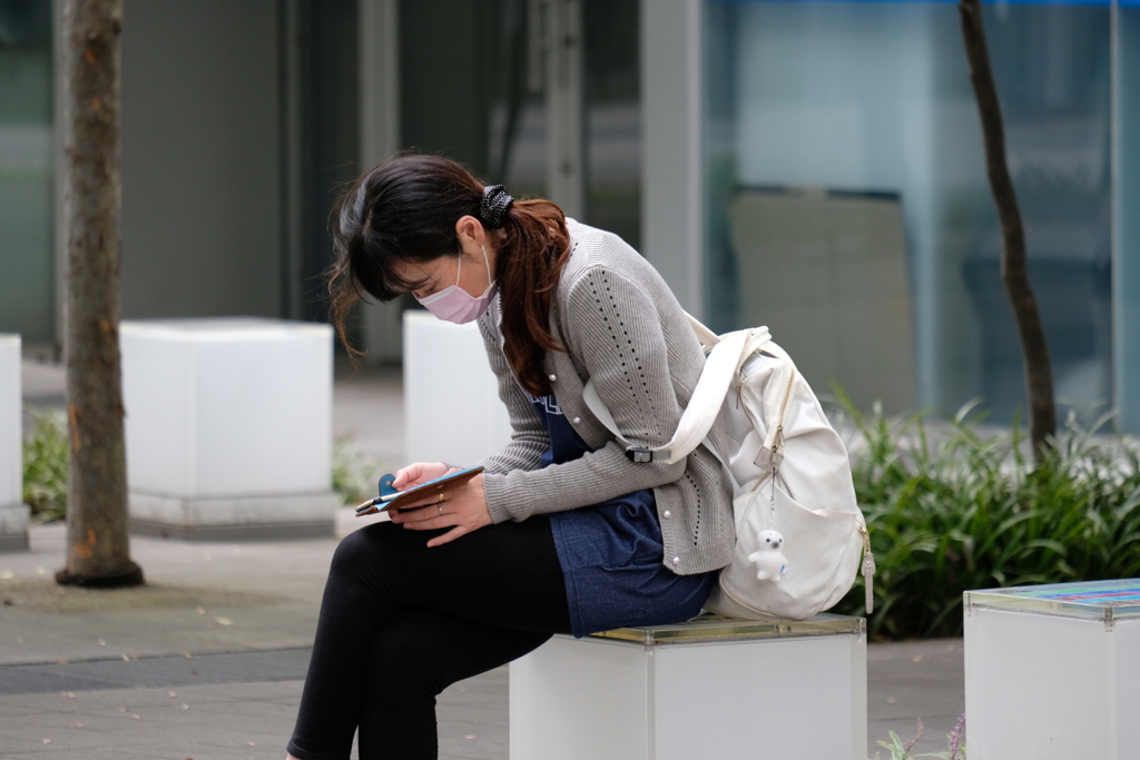 スマホに夢中