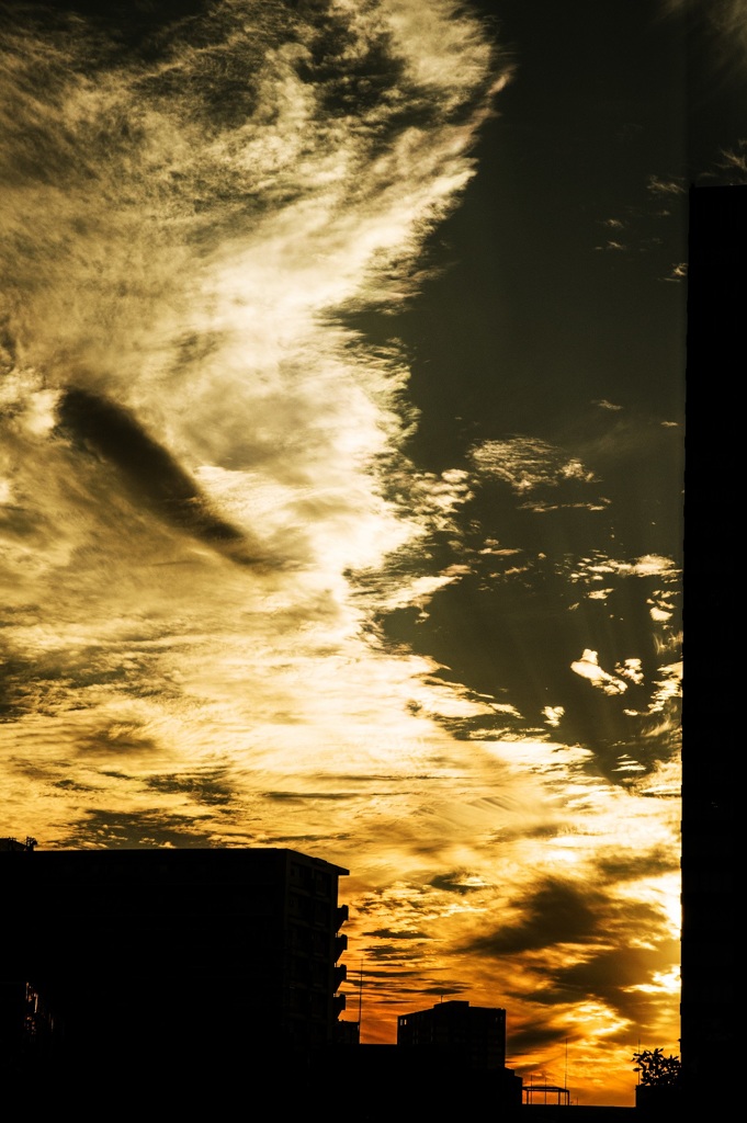 うねる空