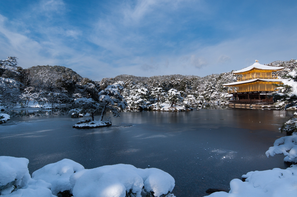 雪…舎利殿