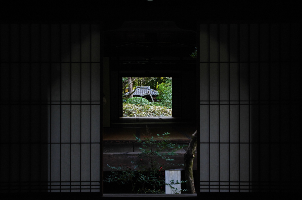 窓の内