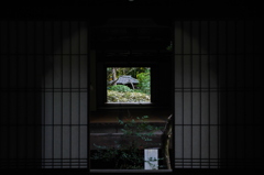 窓の内
