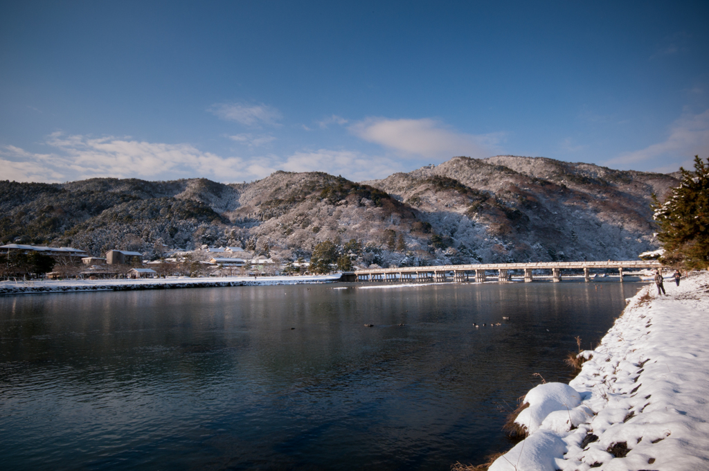 雪の嵐山