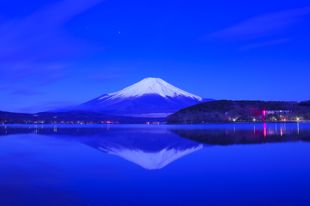 夜明けの富士山