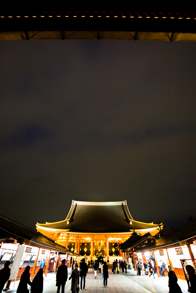 夜の浅草寺