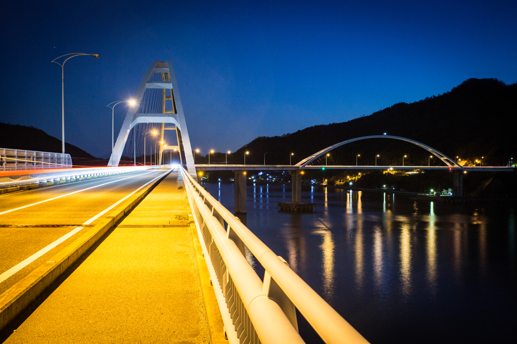 夜の内海大橋