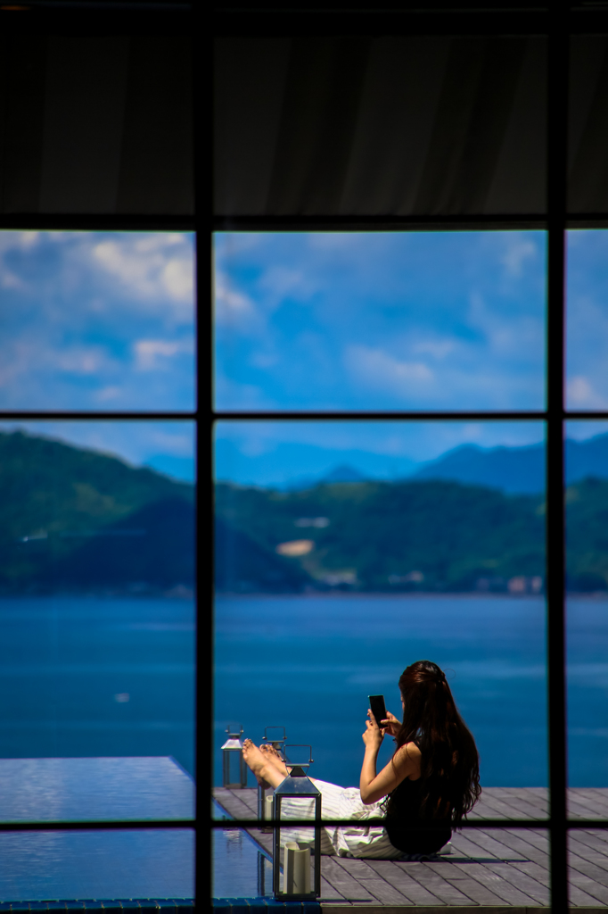 青い海と空を背景に