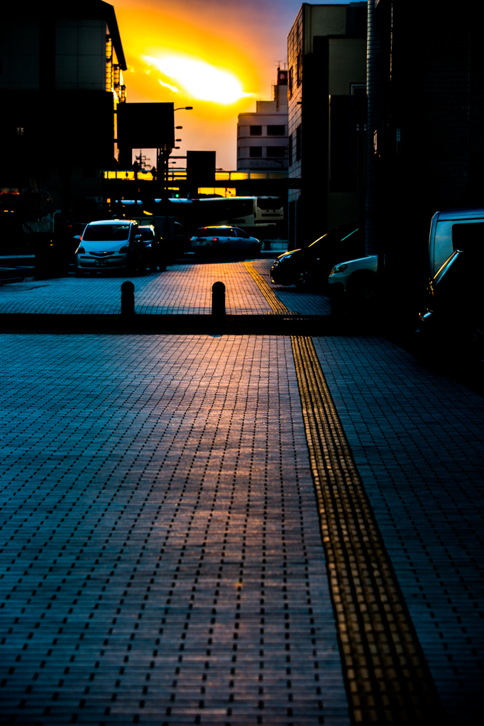 夕刻の歩道