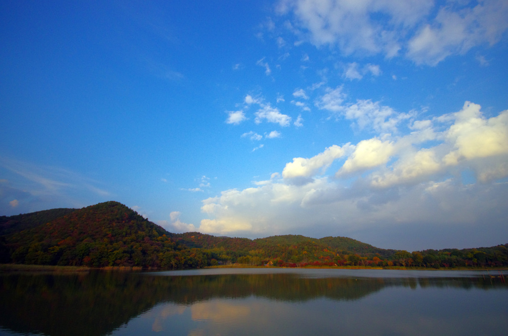 広沢の池と秋の空