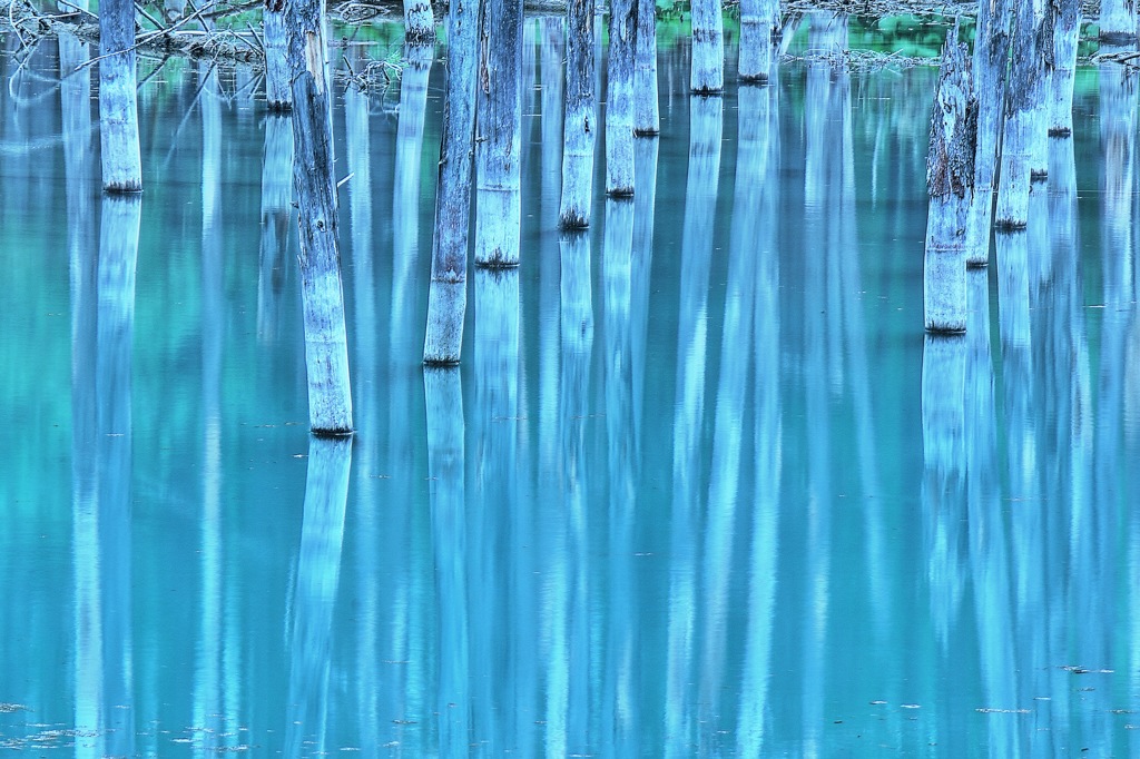 青い池