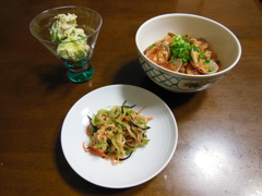 豚肉とあさりのトマト煮　アボカドのクリームチーズ和え　きりぼしのサラダ