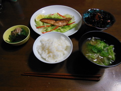 サケのムニエル　ひじき