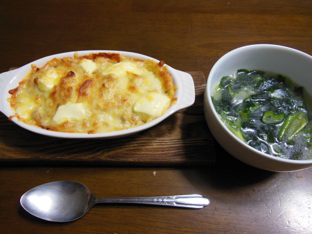 豚キムチーズドリア　長ネギとわかめの中華スープ