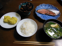 ひじき　さつまいもの茶巾絞り