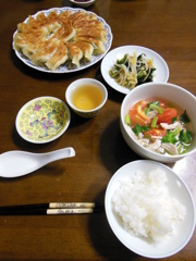 ギョウザ　中華スープ　中華風酢の物