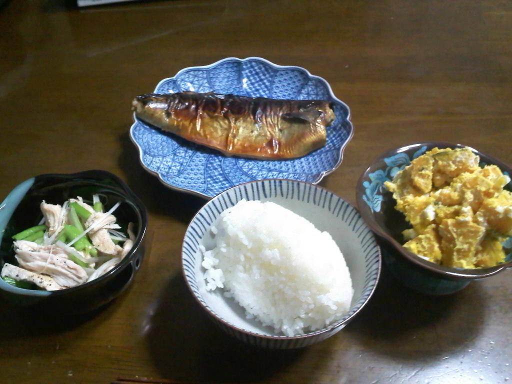 焼きサバ　鳥モモとターサイのポン酢和え　カボチャのサラダ