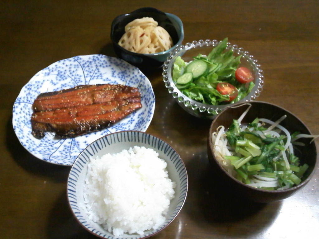 レンコンの煮物　さんまの味噌漬け