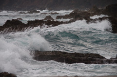 荒ぶる海