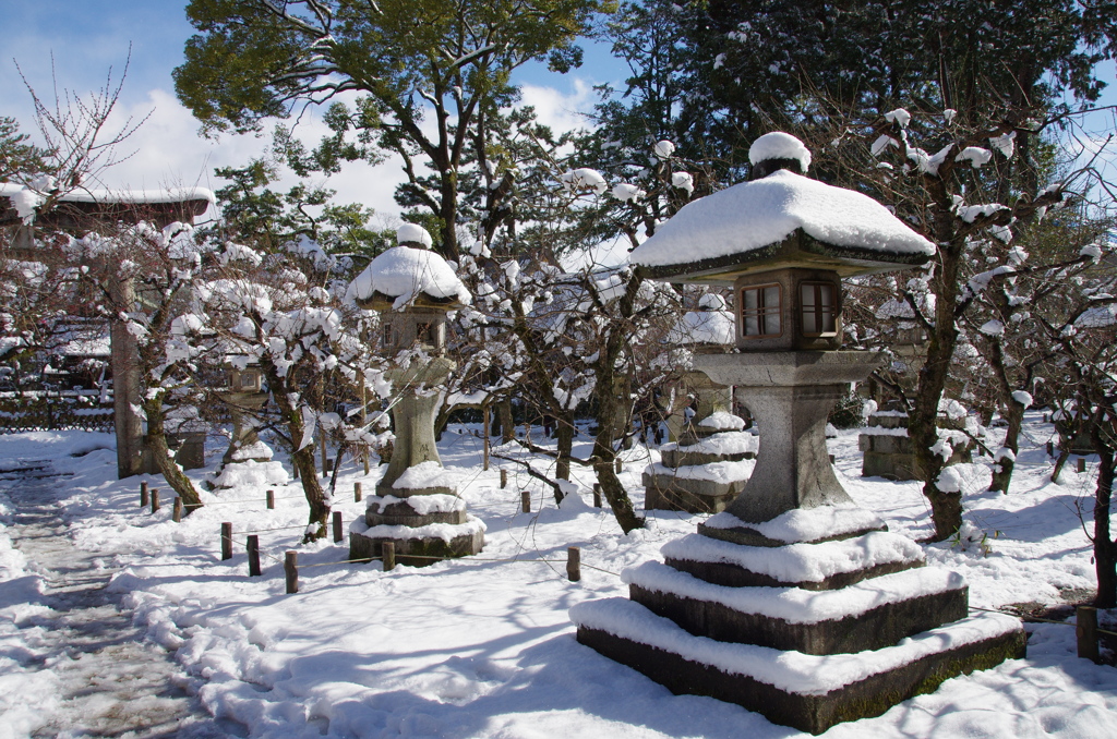 雪の灯籠