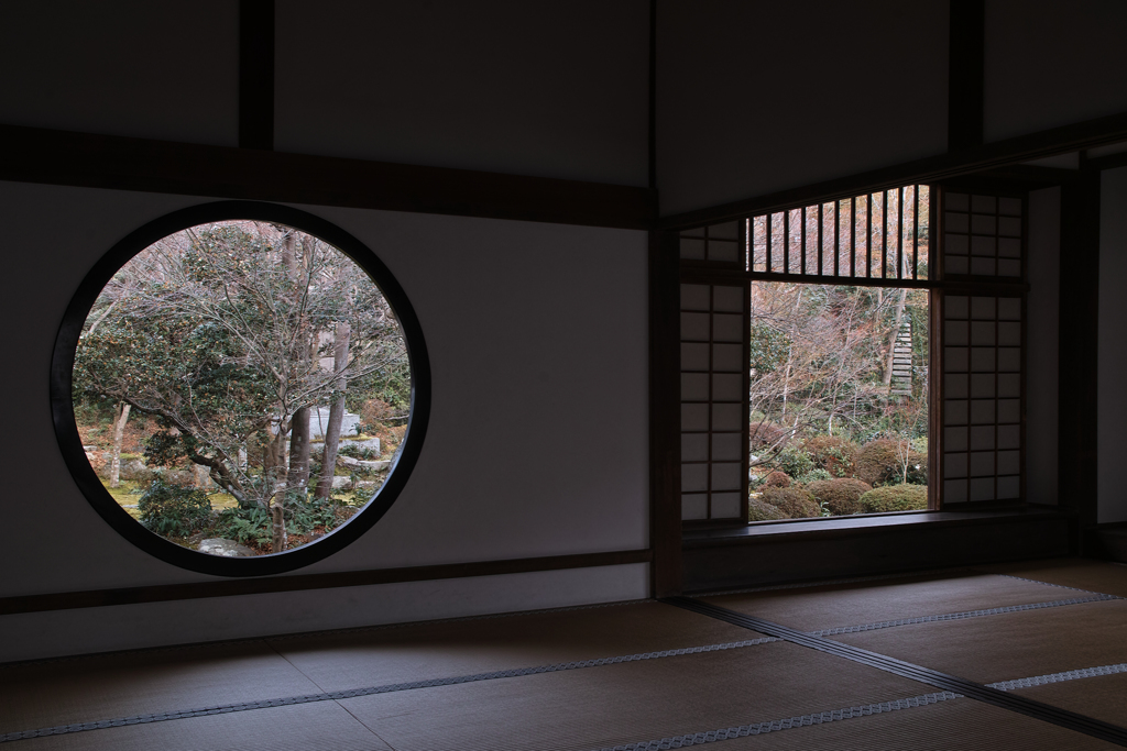 源光庵　悟りの窓と迷いの窓