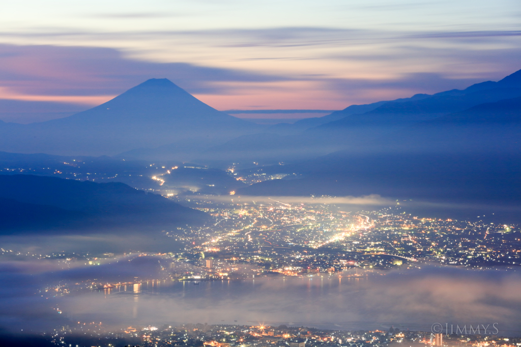 静かな夜明け