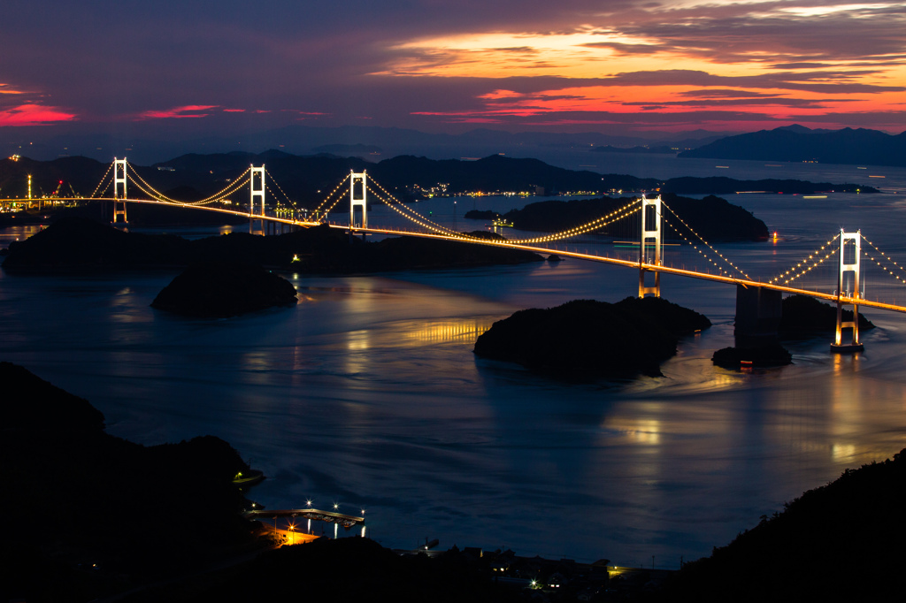 GOLDEN　BRIDGE
