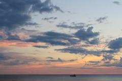 日本海の夕日と貨物船