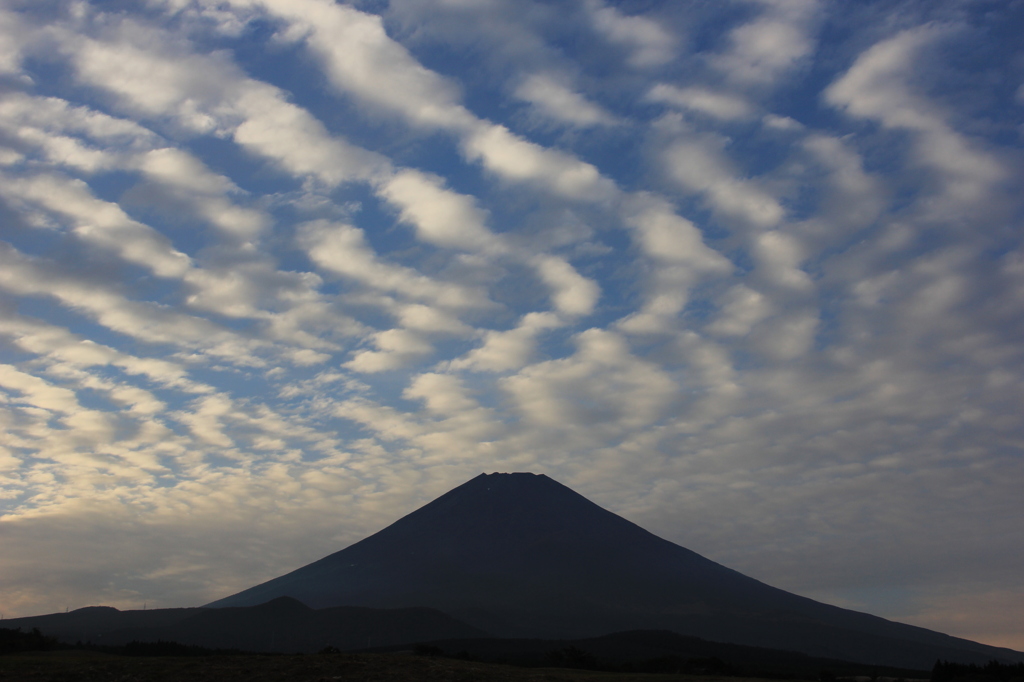うろこ雲と富士