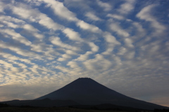 うろこ雲と富士