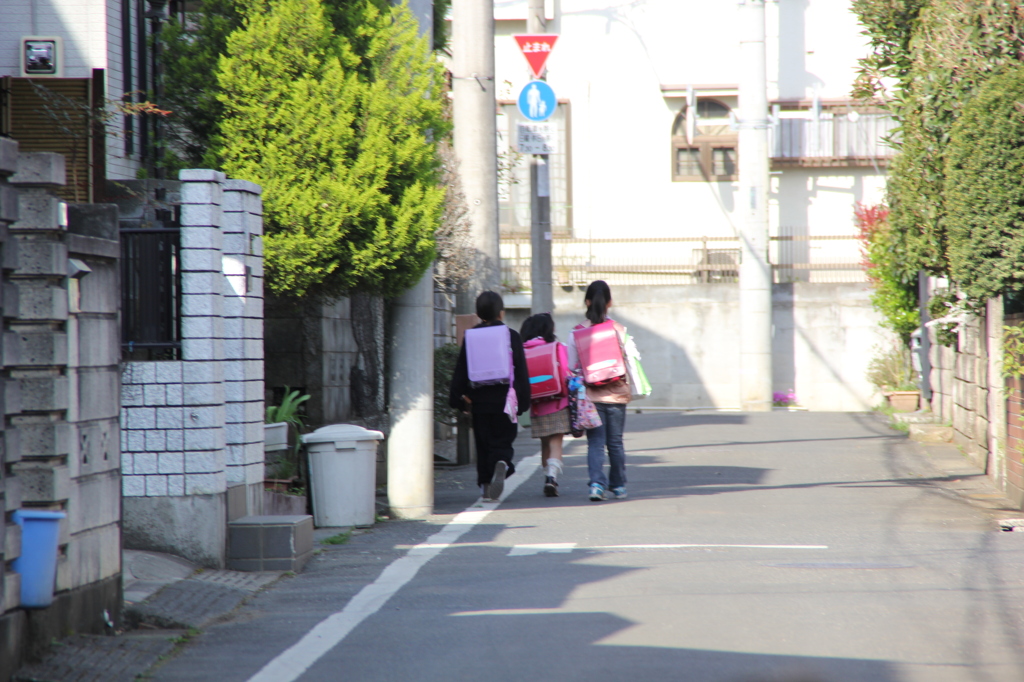登校の三人