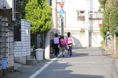登校の三人
