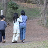 散歩の三人