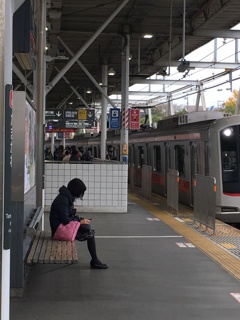 20161127スマホに夢中