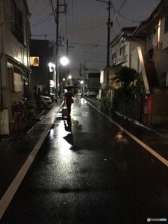 20160827雨舗装路