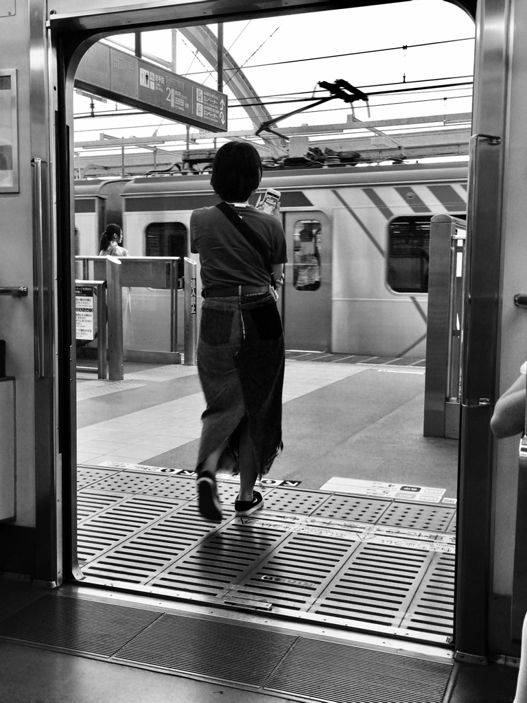 20170817 歩きスマホて急行乗り換え