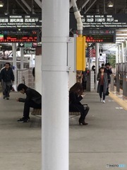 20161127電車を待つ