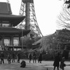20170208 お寺の境内 人それぞれ
