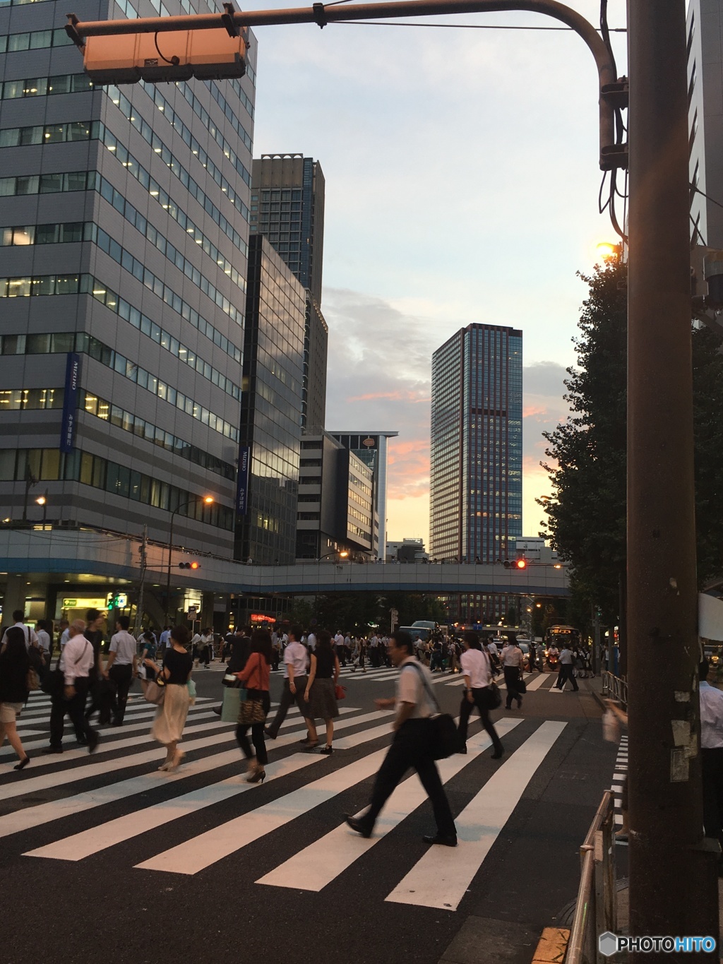20160907夕暮れの横断歩道