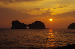 白浜　円月島の夕日①