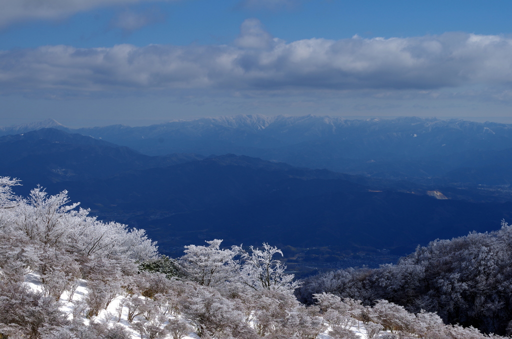 白き山肌