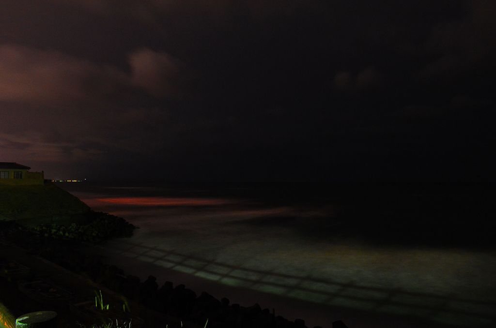 The silhouette which appears in the sea