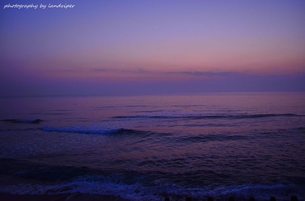 The moon in the dusk