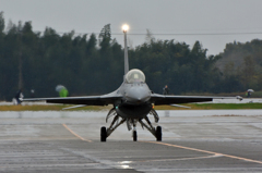 taxiing F-16