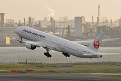 JAL　B777　JA8945